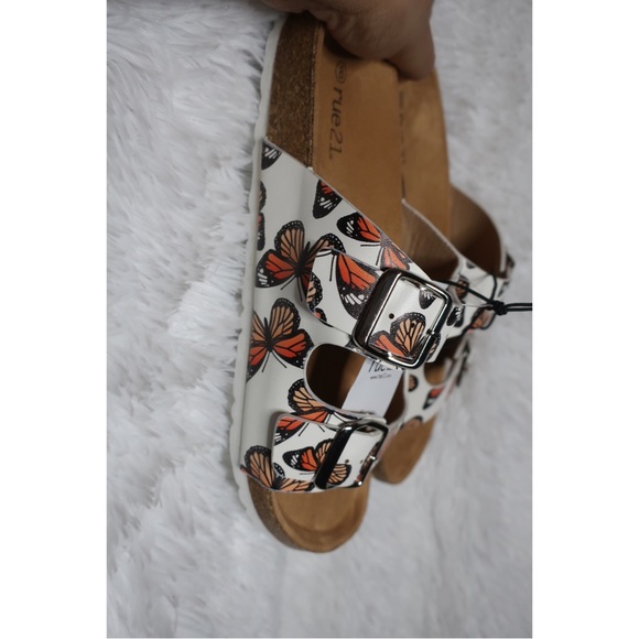 🦋🍊BUTTERFLY BUCKLE SANDALS 🍊🦋 - Picture 2 of 2